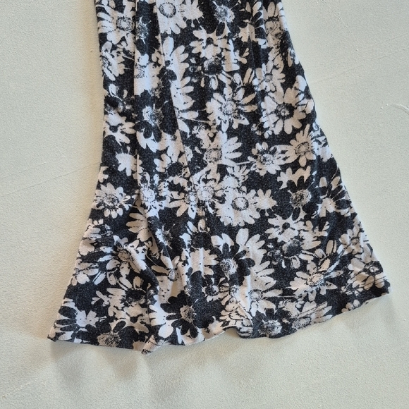 Black And White Floral Soft Pants - Picture 5 of 5
